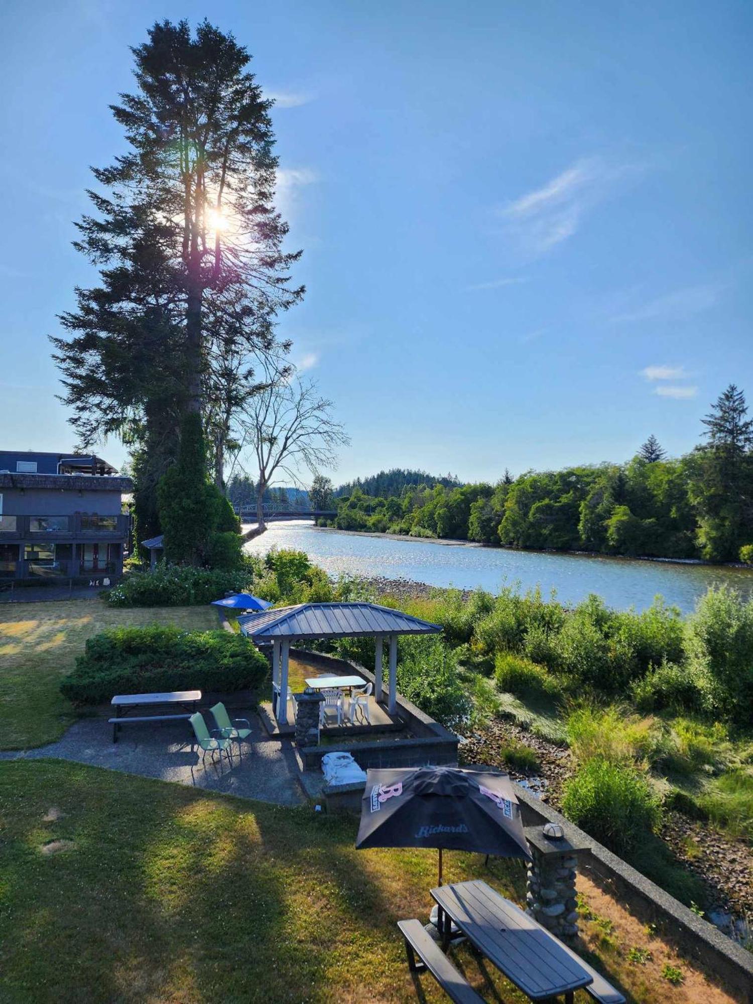 Campbell River Lodge エクステリア 写真