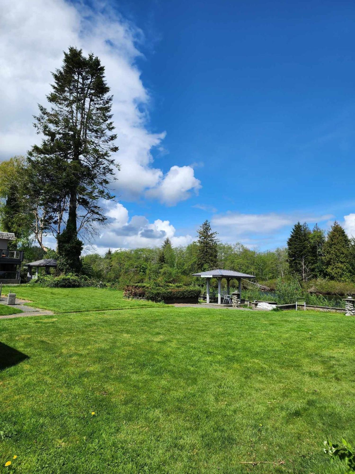 Campbell River Lodge エクステリア 写真