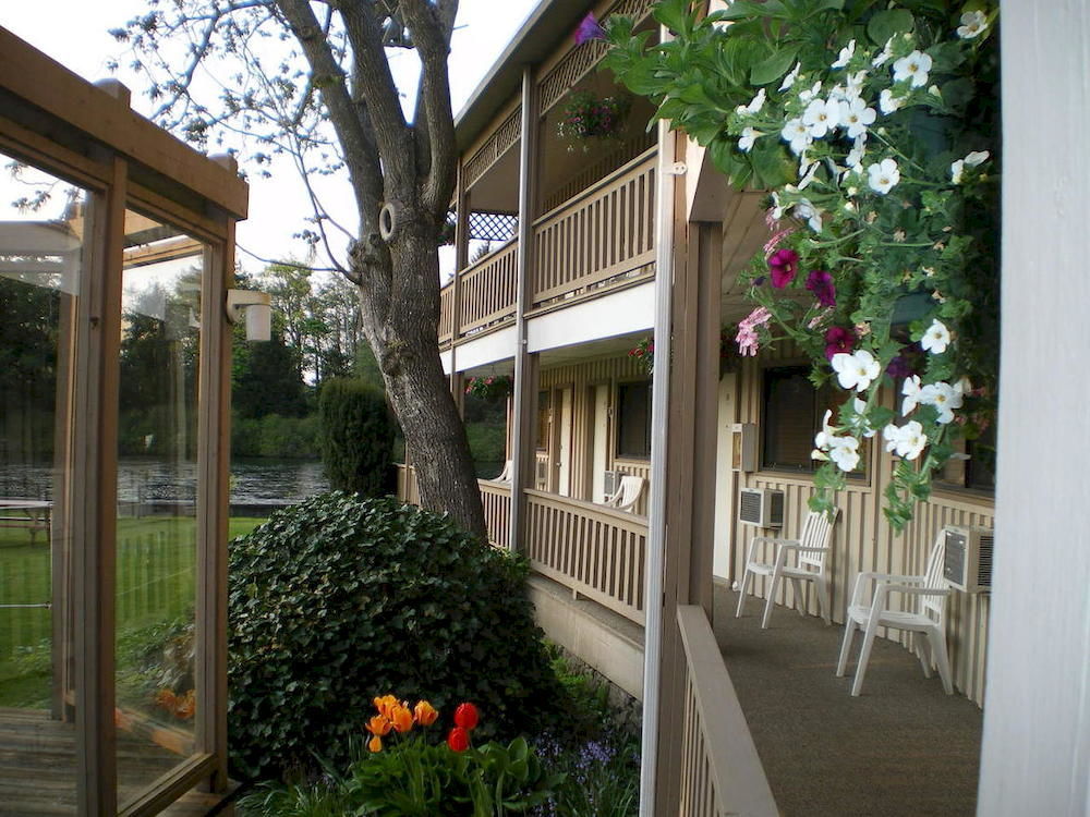 Campbell River Lodge エクステリア 写真