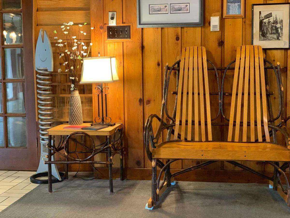 Campbell River Lodge エクステリア 写真